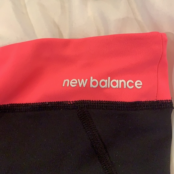 New Balance Capris Athletic Leggings black with pink trim size M - Picture 2 of 3